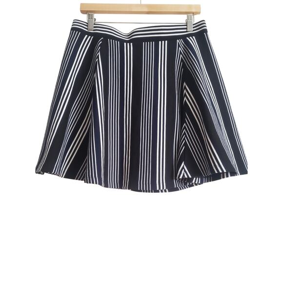 Divided H&M Striped Mini Skirt Blue/White Size Large - Picture 3 of 7